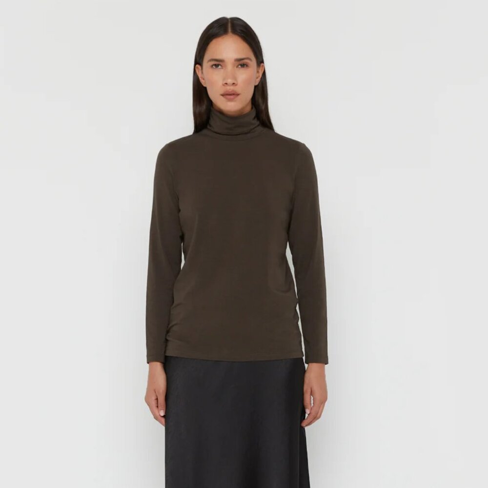 Oak + Fort turtleneck in brown